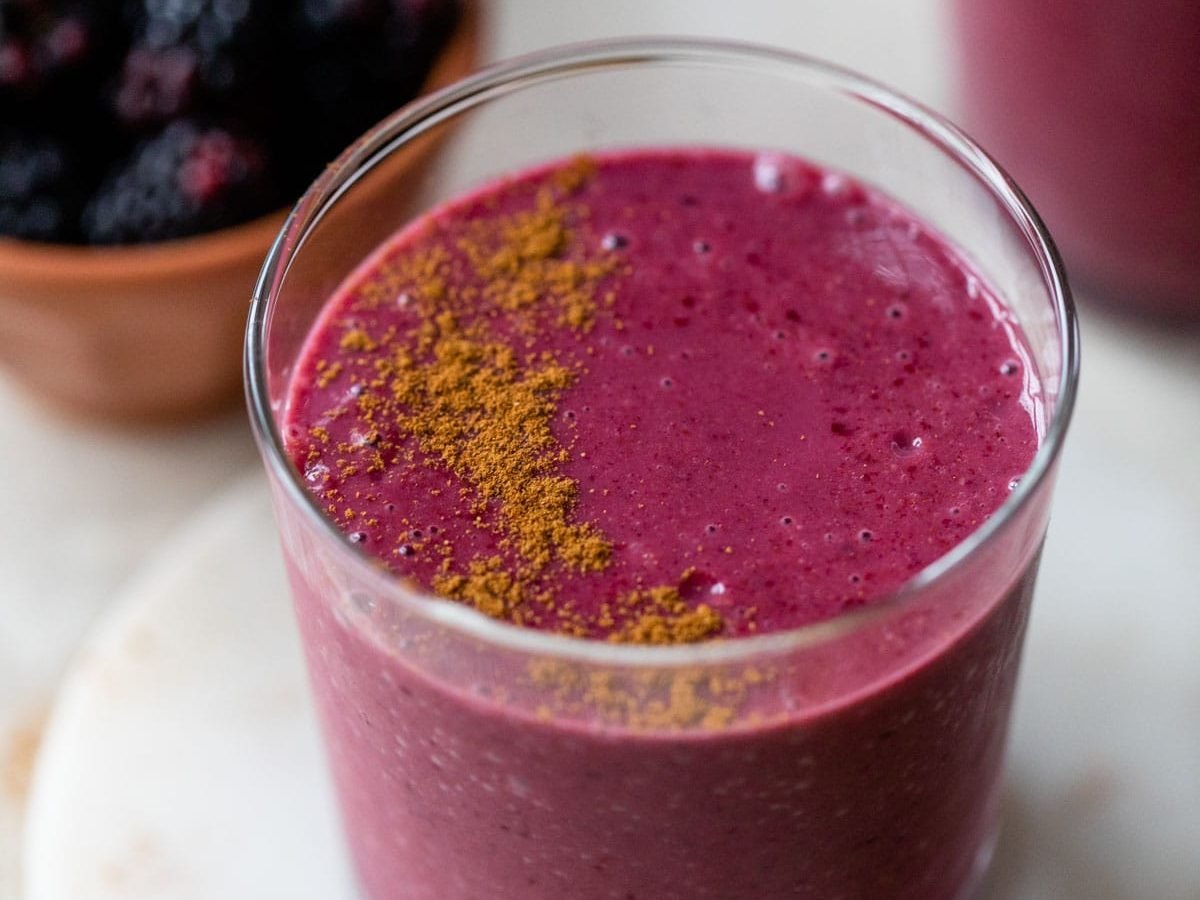 Blackberry Cinnamon Smoothies in a glass
