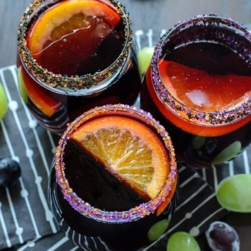 https://www.wellplated.com/wp-content/uploads/2014/10/Halloween-Sangria.-Blood-red-sangria-with-frozen-grape-eyeballs.-Perfect-Halloween-drink-for-a-party-500x500.jpg