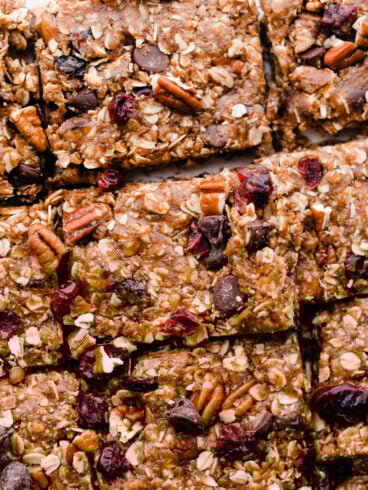 a close up of the BEST no bake granola bars with peanut butter and old fashioned oats