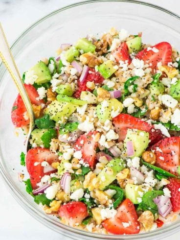 Full of spinach, feta, avocado, and lots of fresh strawberries, this Strawberry Farro Salad makes a perfect summer meal. Tossed in a balsamic poppy seed dressing. YUM! @wellplated