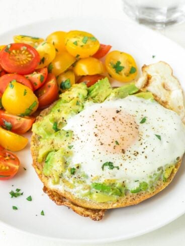 Egg in a Hole, made in a bagel with smashed avocado on top. Our family’s favorite breakfast, and it’s perfect for easy, healthy lunches and dinners too! @wellplated