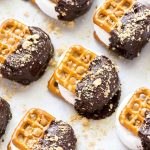 Easy Chocolate Dipped Pretzel Smores—a marshmallow peanut butter pretzel “sandwich” dipped in chocolate with graham cracker crumbs. EASY recipe that's fun to make with kids or bring to a party. @wellplated