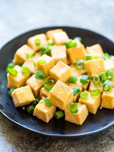 CRISPY Tofu the EASY way! No baking, pressing, or deep frying required. Use this trick to cook tofu that comes out perfectly every time, and is perfect for all of your favorite stir fries, sauces, and even salads! @wellplated