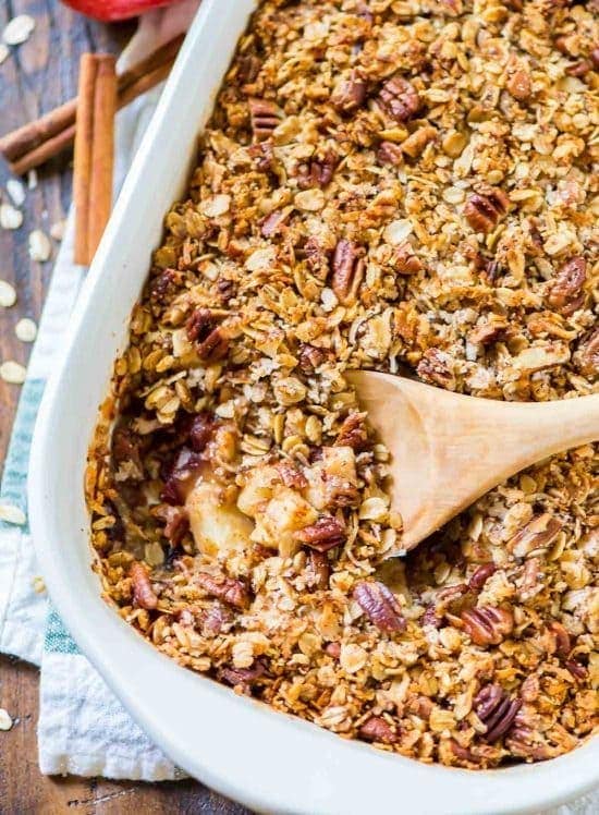 The BEST apple crisp I ever baked! Vegan Apple Crisp with Pecan Oat Topping. EASY, healthy, and gluten free recipe made with coconut oil and maple syrup. @wellplated {clean eating approved}