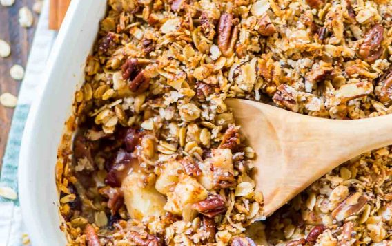 The BEST apple crisp I ever baked! Vegan Apple Crisp with Pecan Oat Topping. EASY, healthy, and gluten free recipe made with coconut oil and maple syrup. @wellplated {clean eating approved}