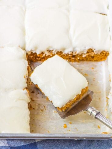 Greek Yogurt Pumpkin Spice Cake with Cream Cheese Frosting. Moist, DELICIOUS, and healthier than most! Easy, one-bowl recipe that’s perfect for fall and Thanksgiving holidays. @wellplated