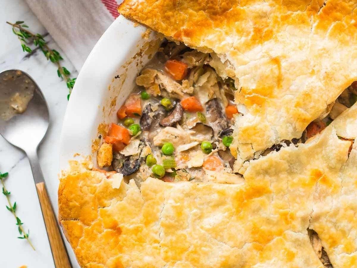 Healthy Chicken Pot Pie. Just 335 calories for a huge, creamy serving! Packed with juicy chicken, fresh veggies, and topped with a golden, flakey crust. An easy, comforting weeknight dinner! {dairy free; clean eating} Recipe at wellplated.com | @wellplated