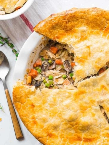 Healthy Chicken Pot Pie. Just 335 calories for a huge, creamy serving! Packed with juicy chicken, fresh veggies, and topped with a golden, flakey crust. An easy, comforting weeknight dinner! {dairy free; clean eating} Recipe at wellplated.com | @wellplated