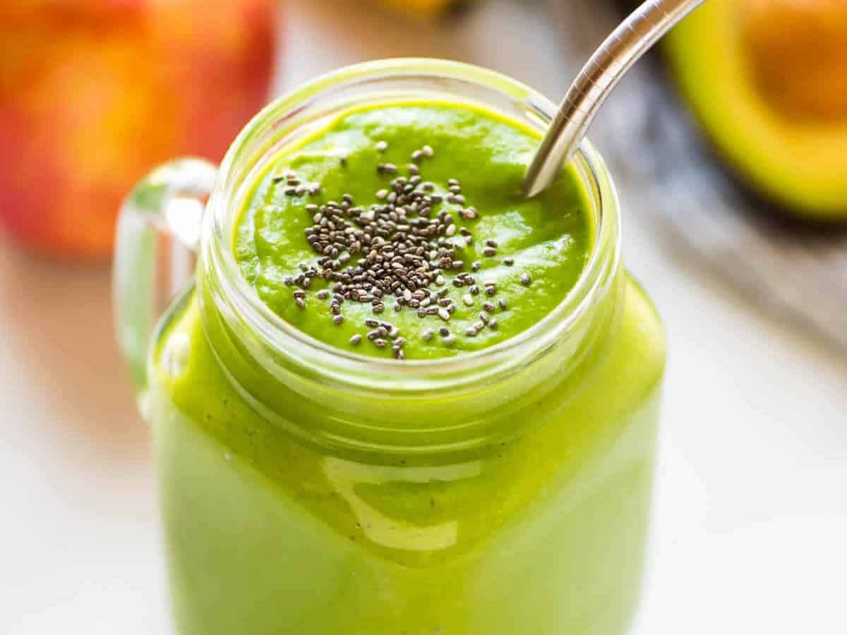 Cleansing Apple Avocado Smoothie with banana, ginger, and spinach. Vegan, high fiber, and perfect for weightloss, this easy, creamy vegan green smoothie will keep you full all morning! #greensmoothie #avocadosmoothie #healthy #weightloss