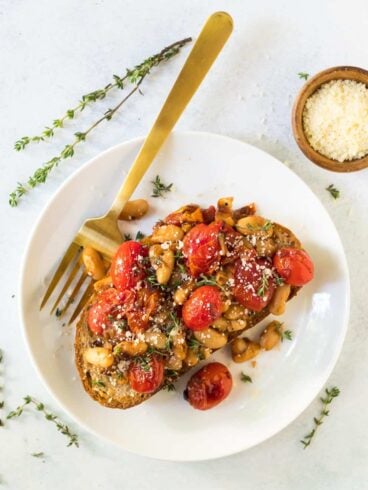 Simple and delicious Tuscan White Bean Tomato Toasts. Creamy white beans, bursting cherry tomatoes, olive oil, and garlic, served over toasted bread. A fast and easy, filling vegetarian recipe that’s great for easy, healthy, and budget friendly lunches and dinners!