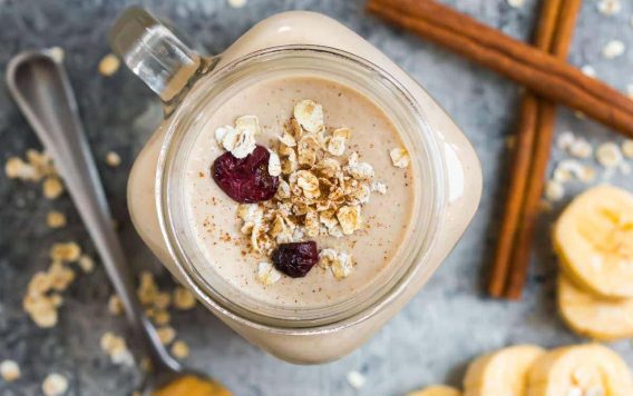 Filling and healthy Oatmeal Smoothie with peanut butter, banana, and cinnamon. With benefits like fiber, protein, healthy fats, and whole grains, this vegan breakfast smoothie will keep you full for hours! Great for breakfast, kids, and for weight loss too!