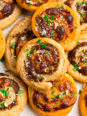 Easy Puff Pastry Pinwheel Appetizers with Pesto and Cheese