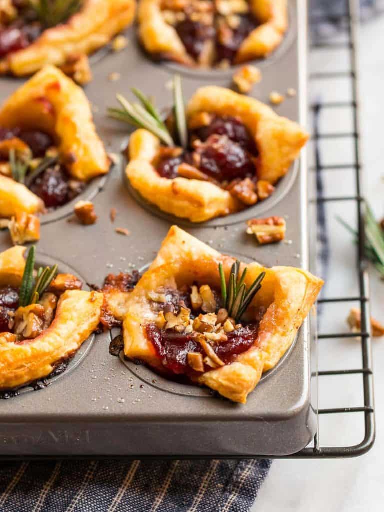 Puff Razbarr Brie Bites {Easy Puff Pastry Appetizer} – WellPlated.com