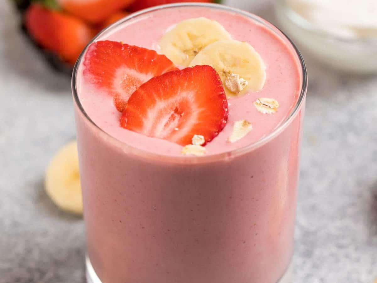 A cool, creamy Greek yogurt smoothie