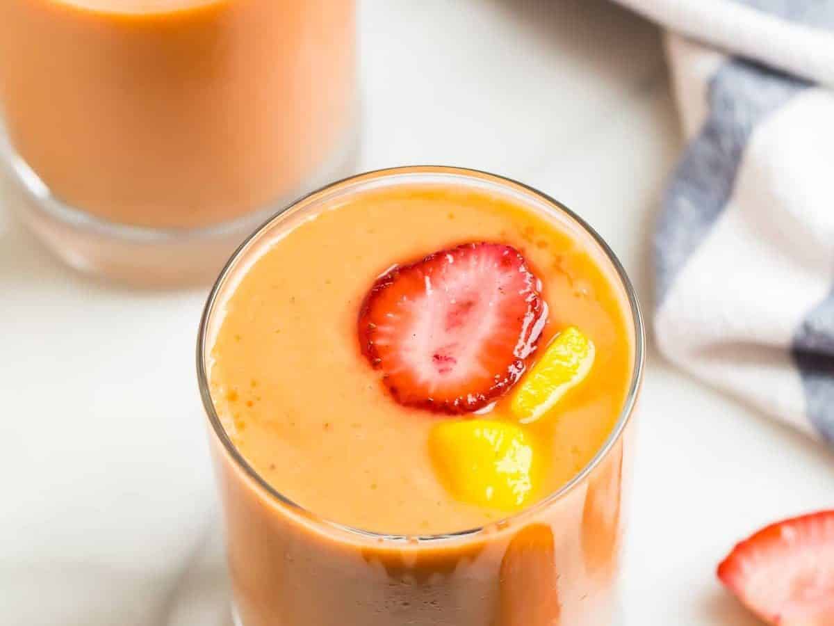 Strawberry mango smoothies in glasses