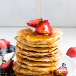 Easy oatmeal pancakes with berries