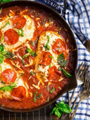 A skillet of pizza chicken with pepperoni