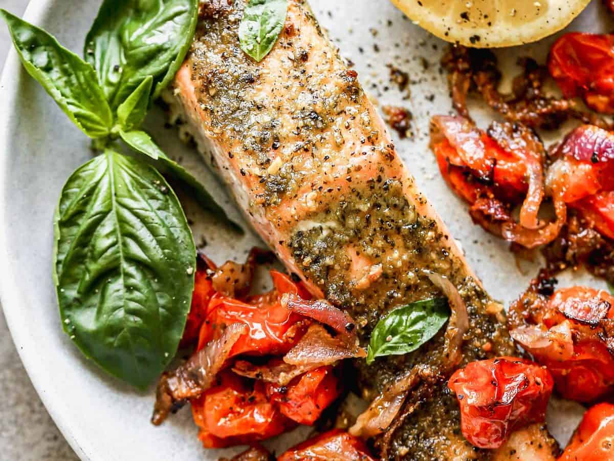 Easy pesto salmon with tomatoes