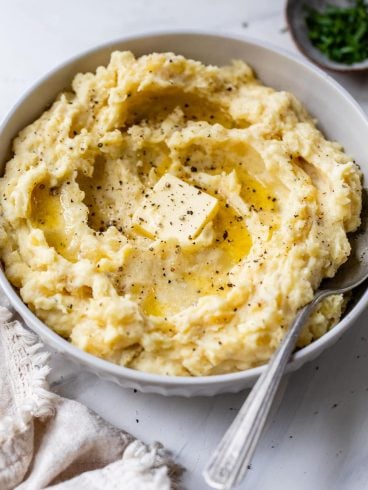 Creamy crockpot mashed potatoes with butter