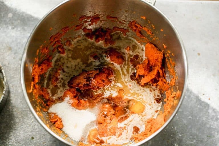 Ingredientes molhados em uma tigela