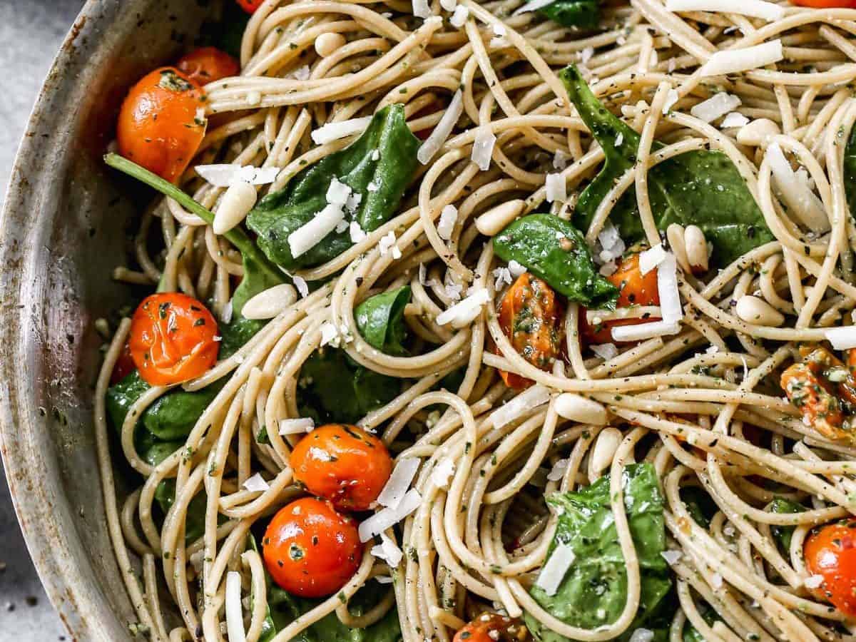 Spinach pesto pasta with tomatoes
