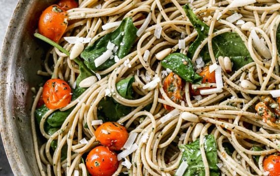 Spinach pesto pasta with tomatoes