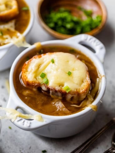 french onion soup with cheesy bread