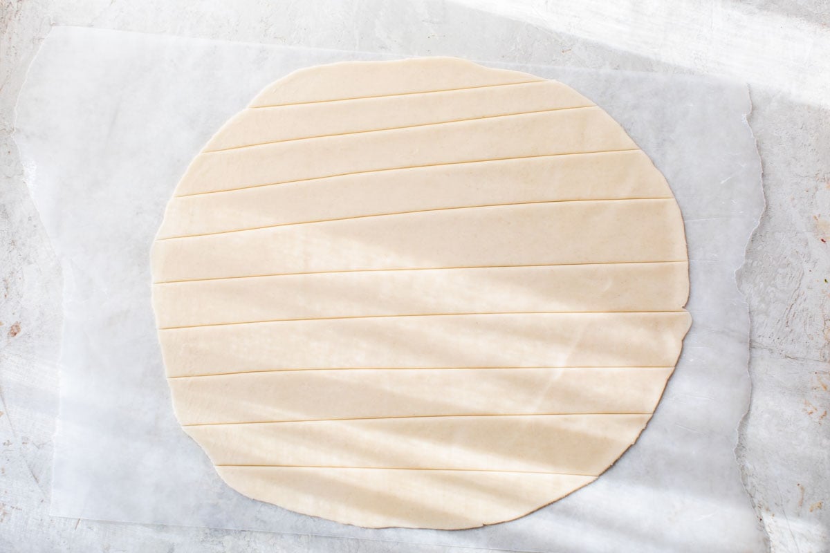 creating blackberry pie lattice