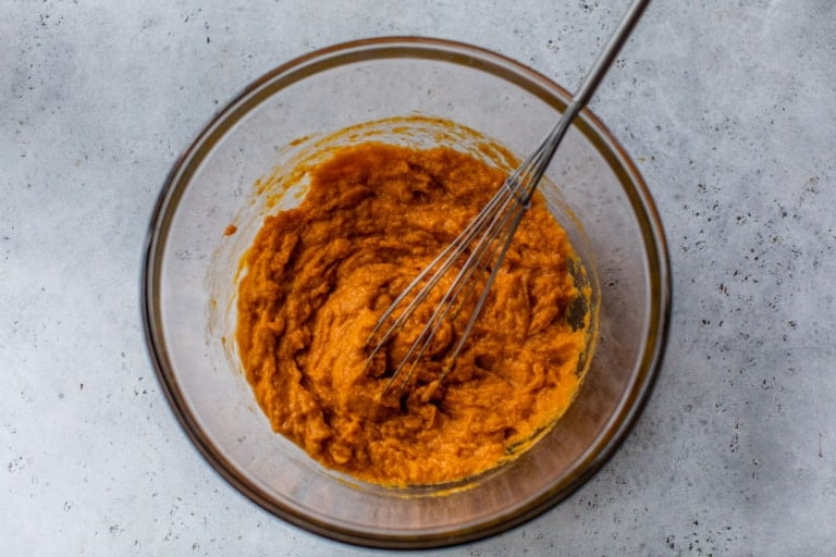 making moist filling for crustless pumpkin pie