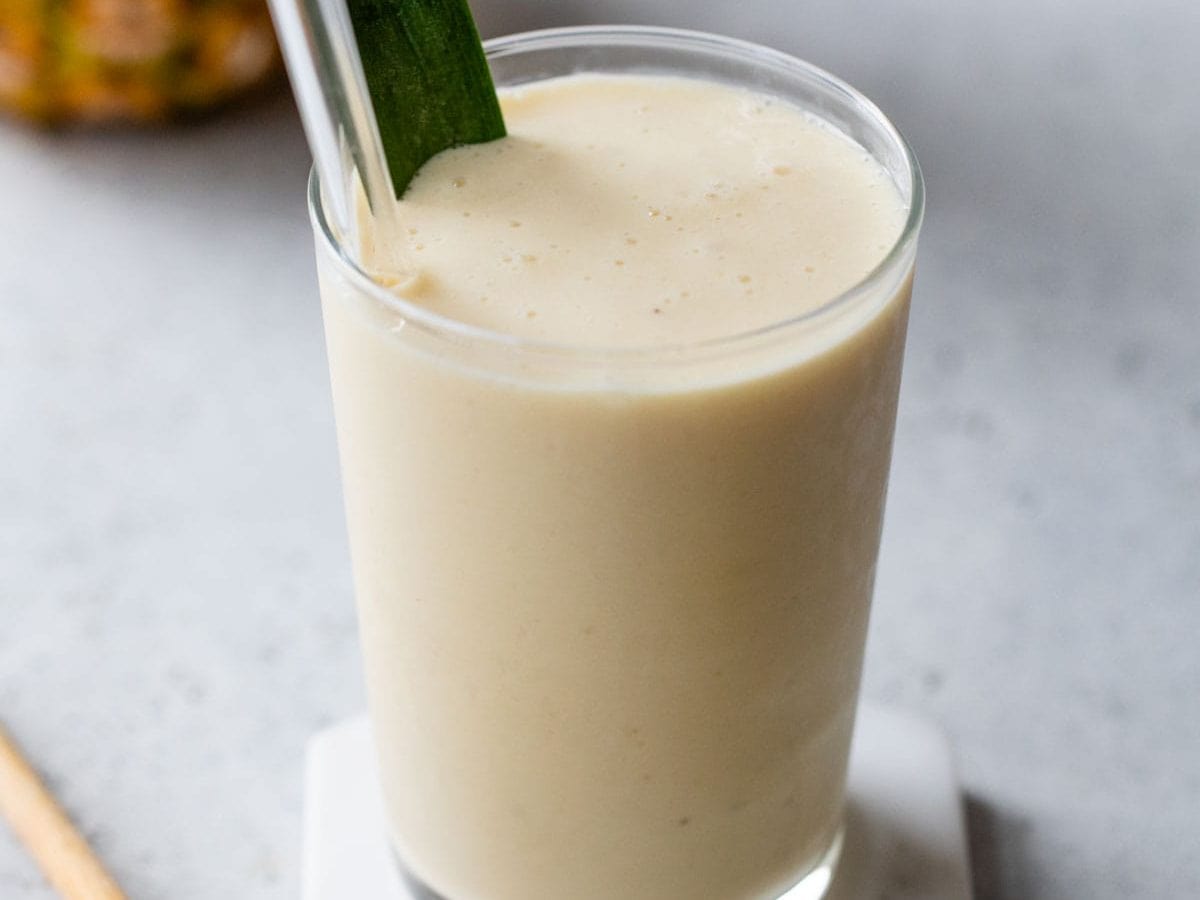 healthy pineapple smoothie