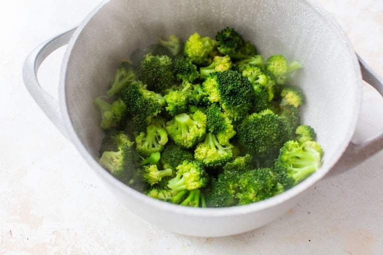 Steamed broccoli in pot