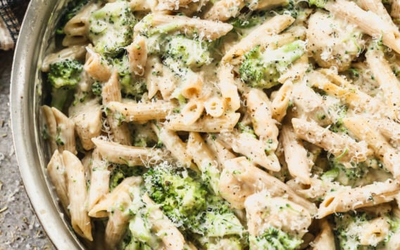 skillet of chicken broccoli alfredo pasta recipe